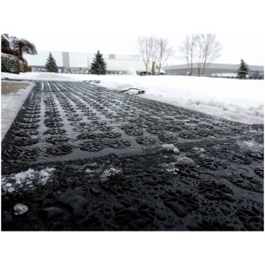 A walkway covered in Snow Melting Floor Mats effectively melts snow.