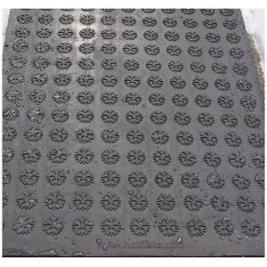 HOTFlake walk drive mat Floormat.com Anti-slip heating unit, designed for both residential and industrial use, with screw connectors ensuring safe secure connections between each unit: Connect up to 10 stair treads (120V), Connect up to 15 stair treads (240V), Connect up to 4 large Walkway/driveway mats (120V), Connect up to 8 large Walkway/driveway mats (240V), GFCI cable connector for optimal safety and efficiency. TUV Rheinland approved.