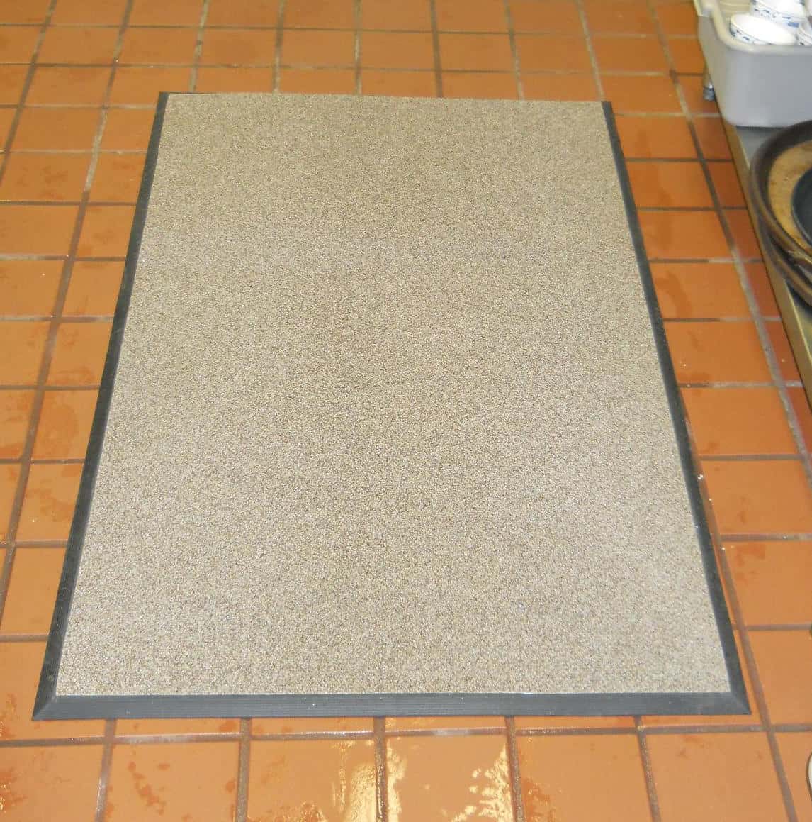 https://www.floormat.com/wp-content/uploads/grip-rock-mat.jpg